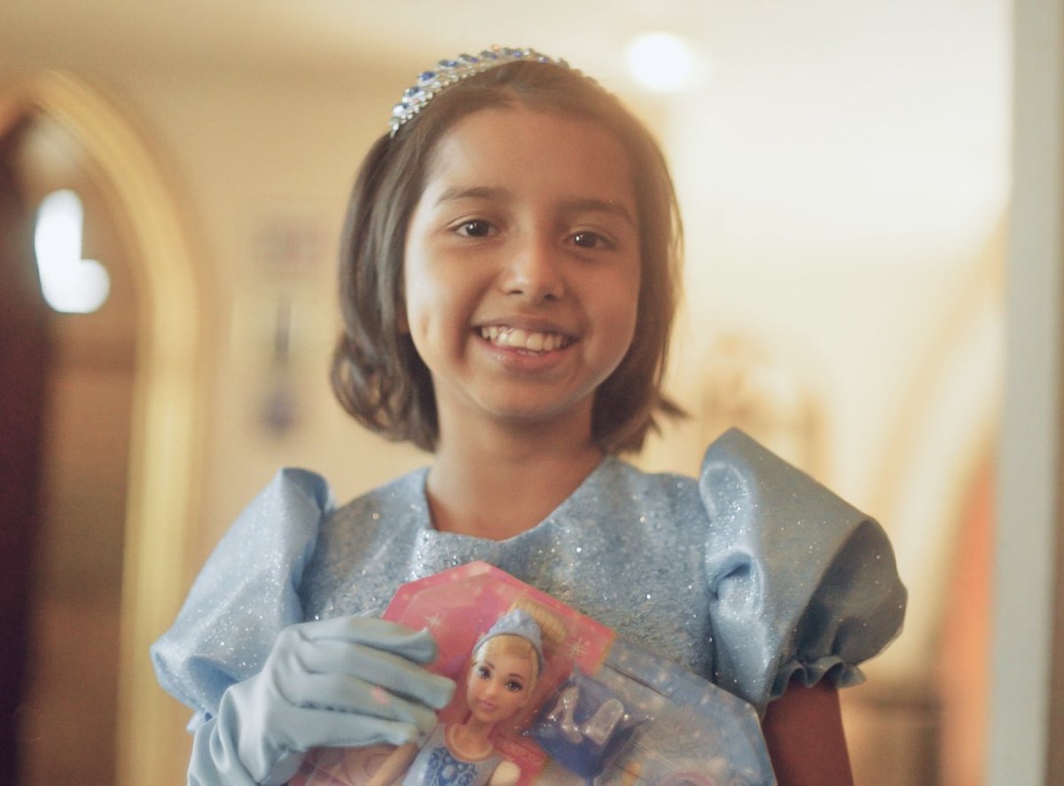 AmorInfinitoF's tweet photo. Nuestra princesa Nubia soñaba con ser “Cenicienta” y conocerla… Nuestro agradecimiento al 
Castillo Irlandés de Longford y a #ShowsOficialesGaefi por una experiencia maravillosa llena de #Amorinfinito https://t.co/XpP4fuwj2l