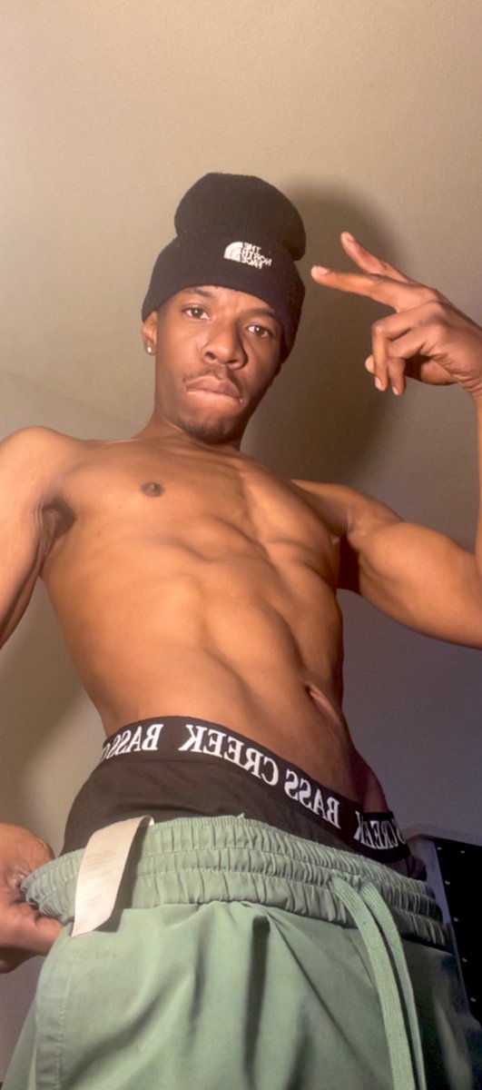 _FlyAF's tweet photo. Meanwhile I’m Home Practicing #Jailhouse Poses 😂 https://t.co/THIv8AgYZ6