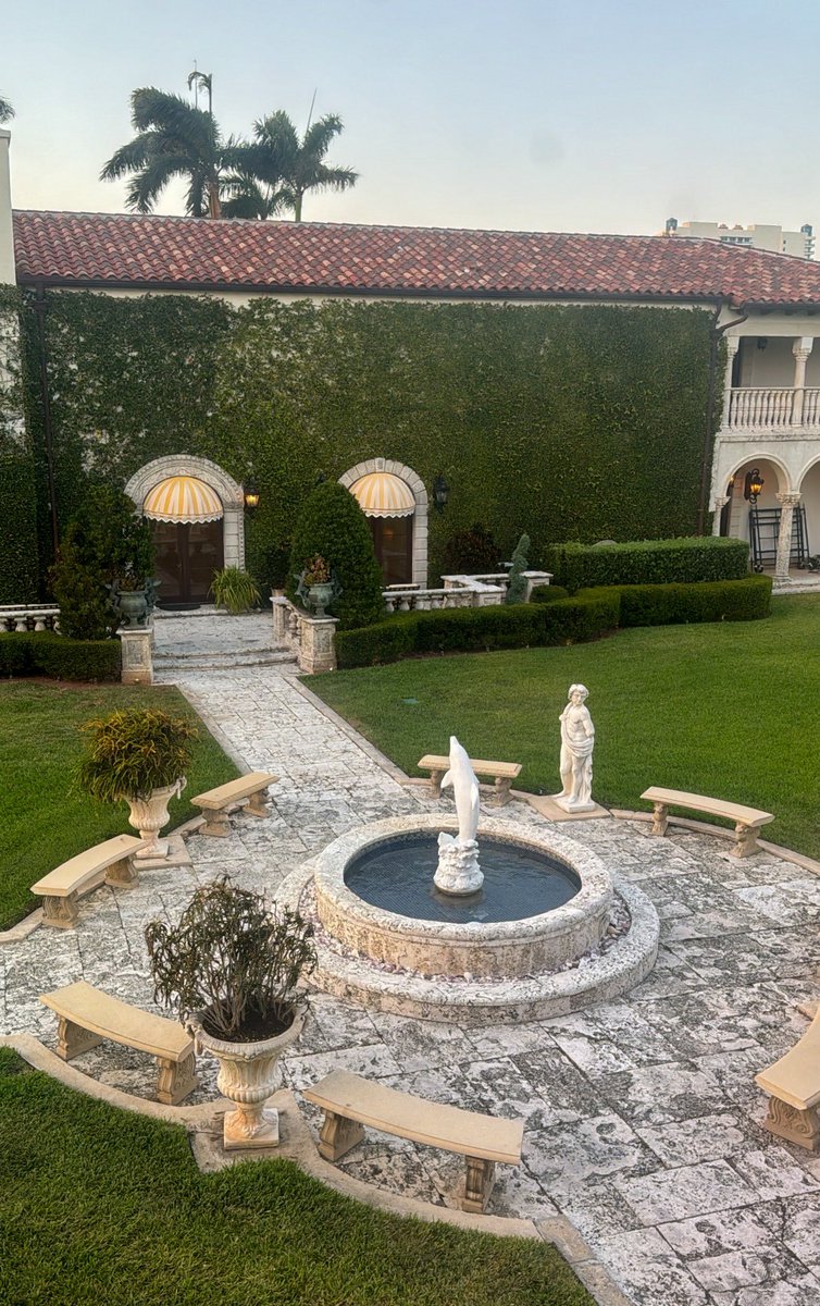 BowTiedPassport tweet media