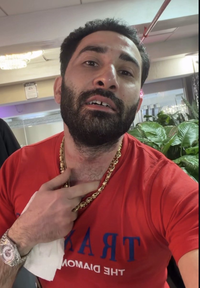 memestorm's tweet image. Breaking 🚨 video footage of the alleged scam between TRAX NYC and Akay Diamonds breaks out into massive brawl!