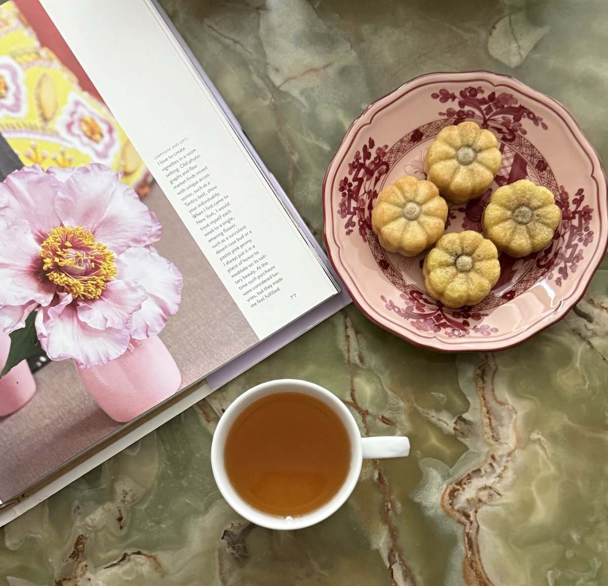 좋은 아침이에요!🌸🍵 새해 첫 주말이 찾아왔네요. 연말과 연초로 바빴던 한 주는 잠시 내려두고, 몸도 마음도 한숨 돌리는 주말  보내시길 바래요! 행복한 주말 되세요!💗