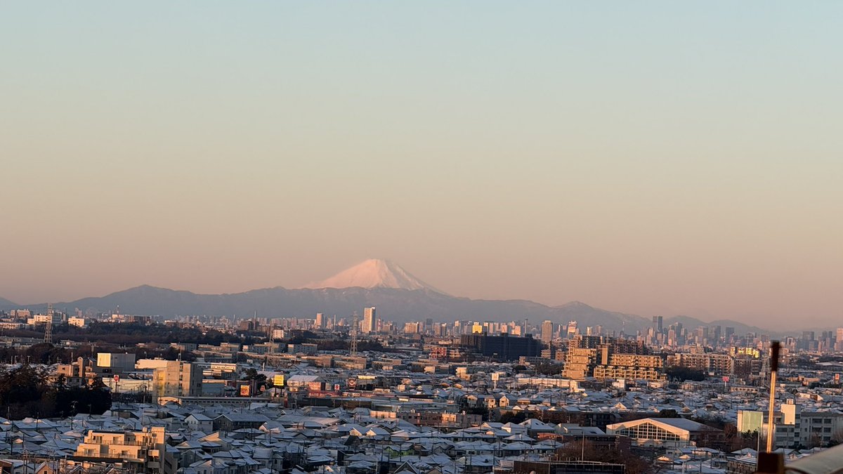 自宅から日の出と富士山
もうそろそろ箱根駅伝復路スタート