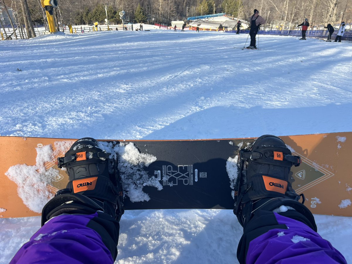 travel_run_lift's tweet image. Guys. I went snowboarding today. It was so much fun! I’m going back tomorrow. 

I have a feeling this is gonna be my new winter thing. 🏂 

#trysomethingnew #snowboard #ilovesnow