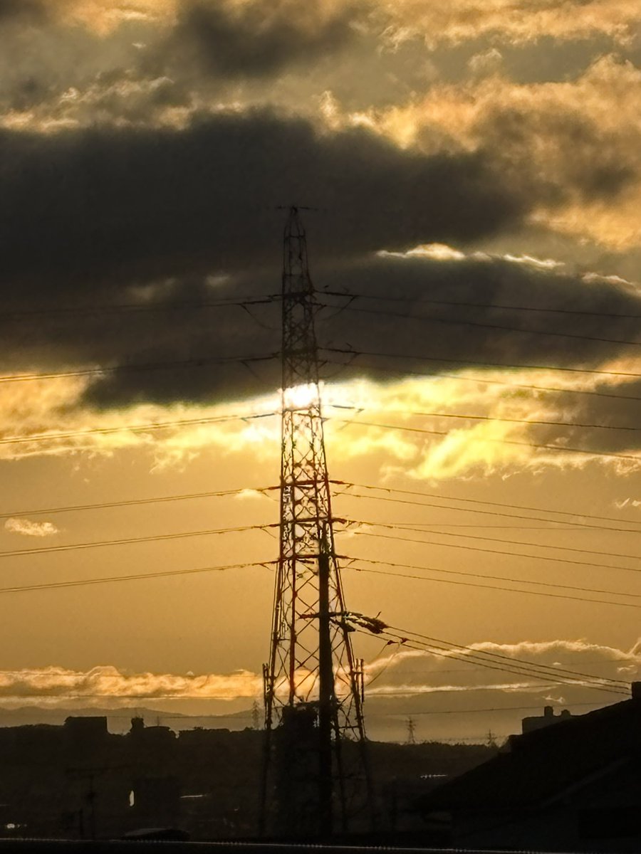 Al2o3_pinkruby's tweet image. お正月3日目の朝んぽ
あちこちで雪の便り
どうやらこの辺りも少し
降ったようで📮の頭残っています