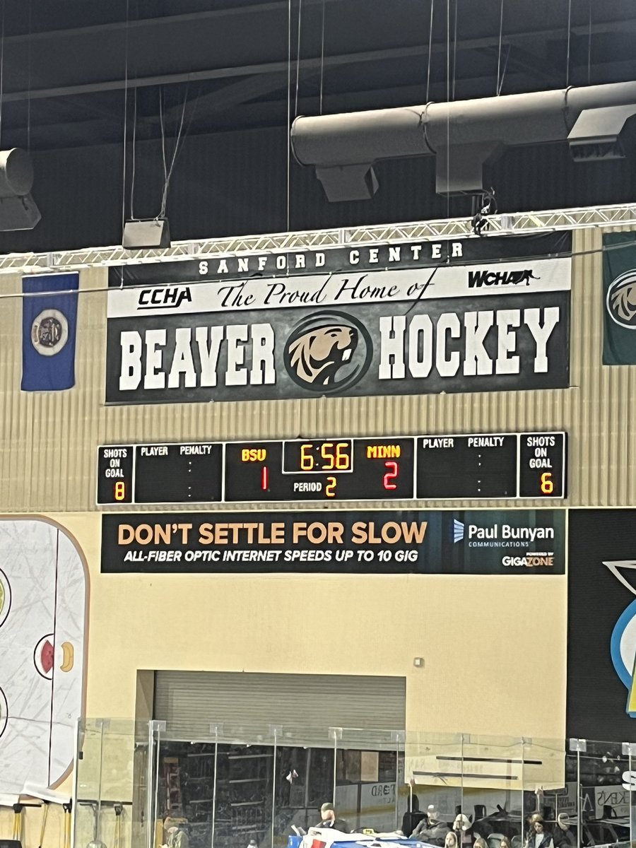AbsoluteZero10's tweet image. Let’s see if both of Motzko’s teams can lose tonight. 2-1 Gophers after 1.