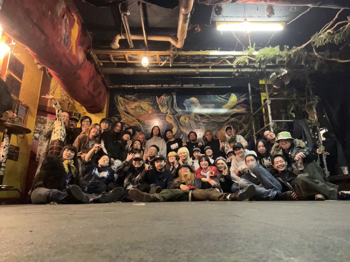 皆様新年明けましておめでとうございます。
そして遅れましたが2025/12/31を持ちまして現店舗での横浜B.B.STREET/月桃荘スタジオの全営業が終了しました。28年間沢山の愛をありがとうございました！昼から朝まで本当にたくさん方が来場してくれて感無量です。次の店舗で会いましょう！
続報をお待ちを!