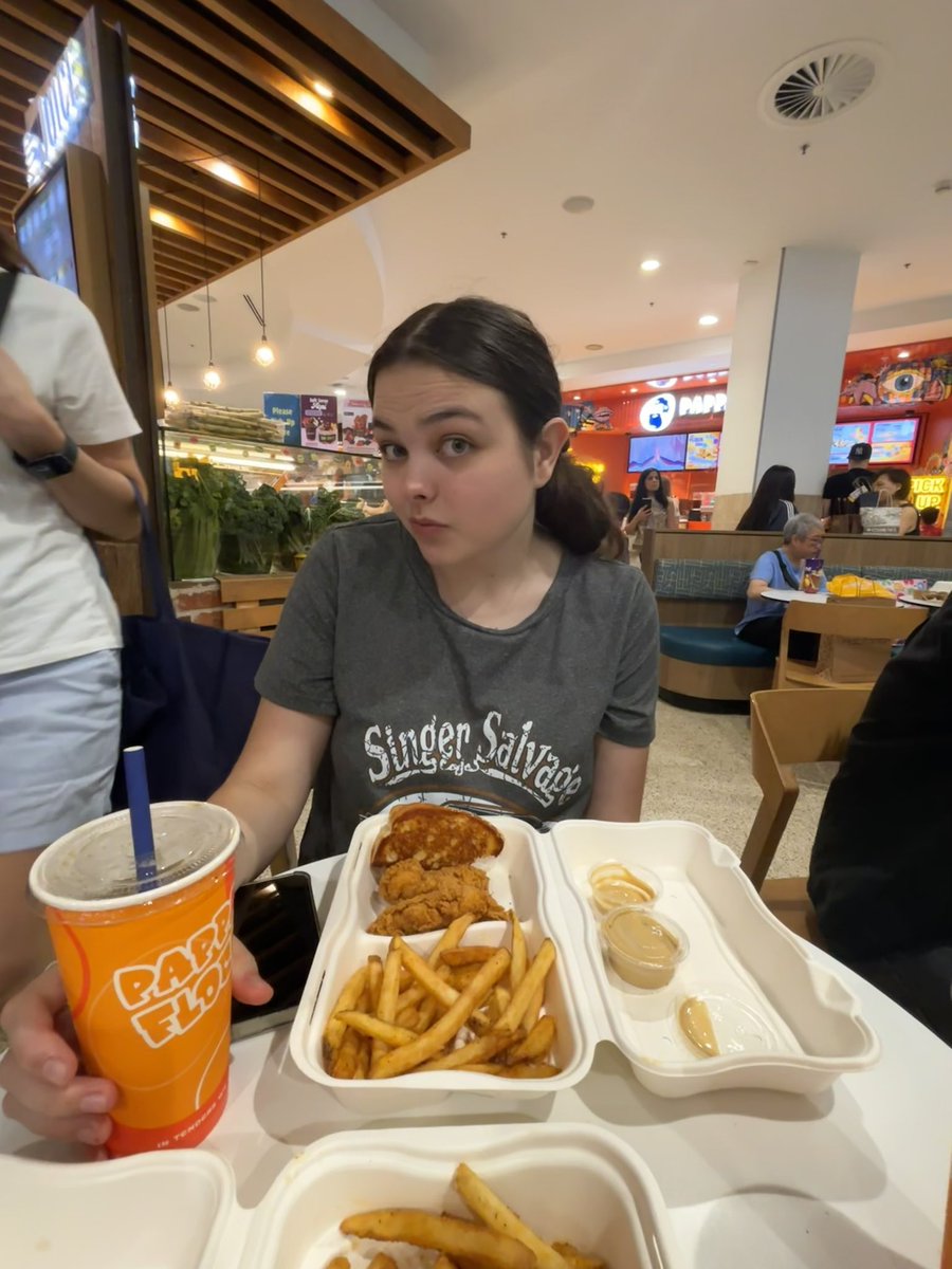 motivefnt's tweet image. happy 20th birthday to my amazing girlfriend!

thankyou for all the awesome memories so far, i love you❤️