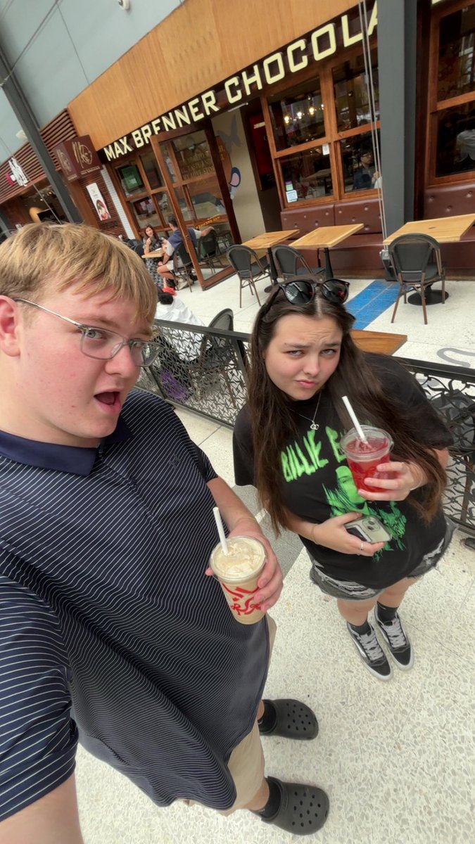 motivefnt's tweet image. happy 20th birthday to my amazing girlfriend!

thankyou for all the awesome memories so far, i love you❤️