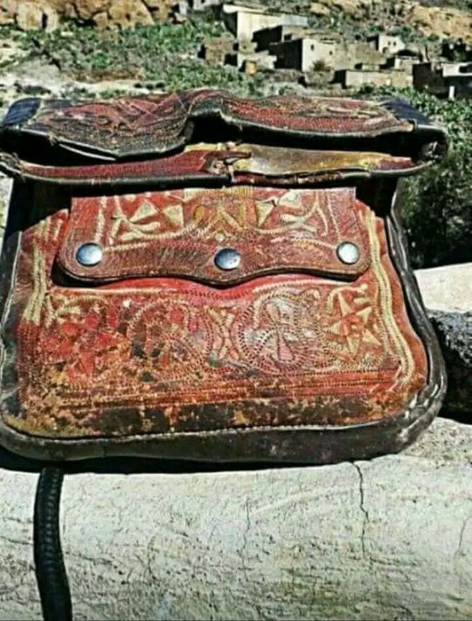 abdo_ayouch's tweet photo. الشكارة المغربية التقليدية و هي عبارة عن حافظة نقوذ كان يستخدمها التجار في الأسواق التقليدية المغربية أيام زمان و أصبحت اليوم من التراث https://t.co/Bf5FG1Lk9Q