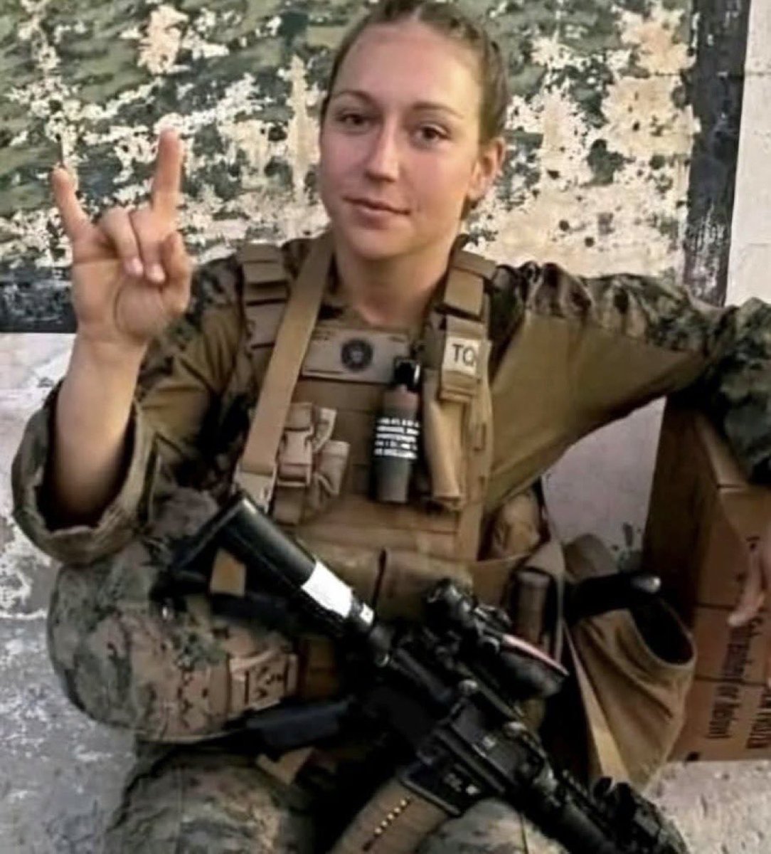 MilitaryCooI's tweet image. Please help me honor Marine hero Nicole Gee, who was tragically KIA in Afghanistan.
Sgt. Gee was KIA in a su!cid£ b0mber attack along with 12 other service members. She was only 23 years old. Less than a week prior to her death, Sgt. Gee made a social media post of her caring for…