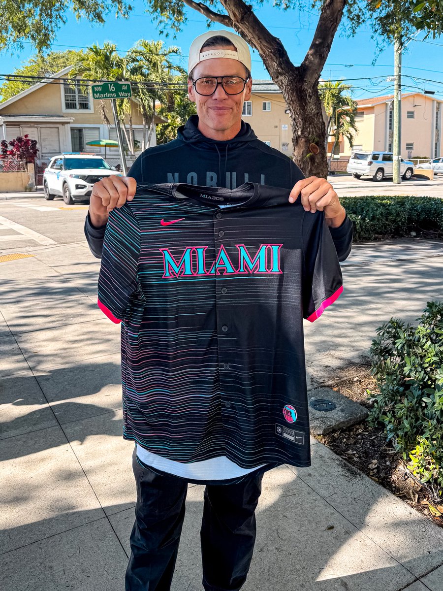 Legends find their way to Marlins Way
@TomBrady x #WinterClassic