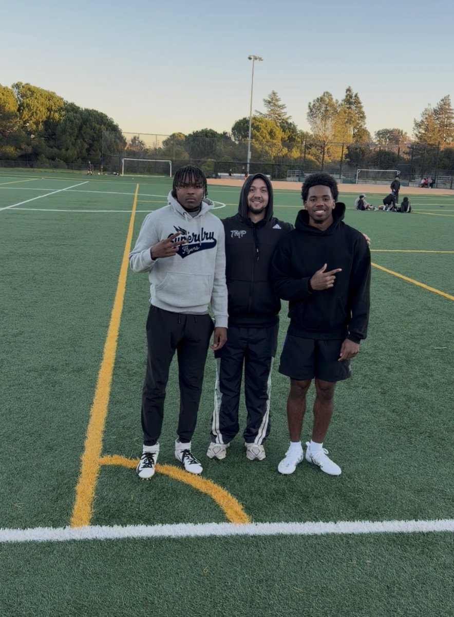 DietrickBurksJr's tweet image. Work!! 
@Nicoe_H__ @Leroy_bryant2 @CoachTTMP @MarcoJones2025 @BrandonHuffman @PGregorian @GregBiggins @Ericso1is