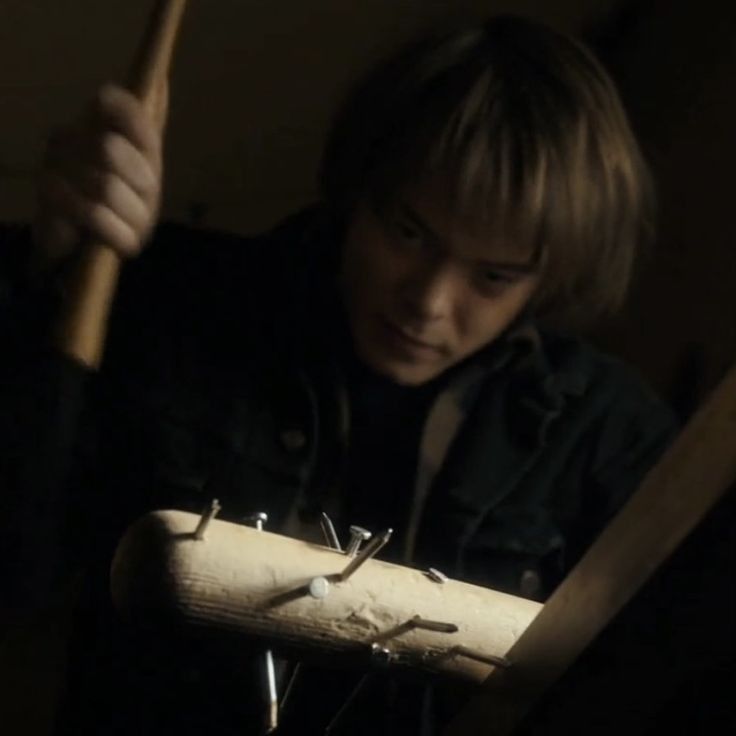 k4mil44g's tweet image. Desde la primera vez que te vi "Jonathan Byers" sentí una conexión contigo, sentí que me parecía tanto a ti que te ame cada maldito segundo que apareciste en esa serie, ahora, 6 años después sigo amándote y apoyándote, te amo tanto Charlie Heaton y siempre te apoyaré en todo 💕