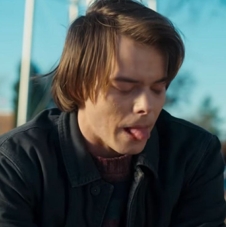 k4mil44g's tweet image. Desde la primera vez que te vi "Jonathan Byers" sentí una conexión contigo, sentí que me parecía tanto a ti que te ame cada maldito segundo que apareciste en esa serie, ahora, 6 años después sigo amándote y apoyándote, te amo tanto Charlie Heaton y siempre te apoyaré en todo 💕