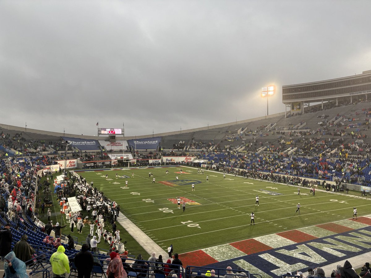 frenchbearcat's tweet image. Could’ve played this anywhere else and I’d be dry