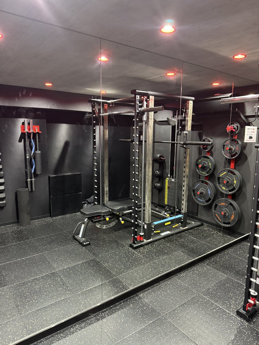 31日に仕事を納めて、1日から働いています🏋️
昨日今日も朝から🏋️です。
初夢を見たる暇もなく働いてます。
幸せです。
みなさん今年もよろしくお願いします🙇‍♂️
新年、新たにトレーニングしたい方いれば是非🙌