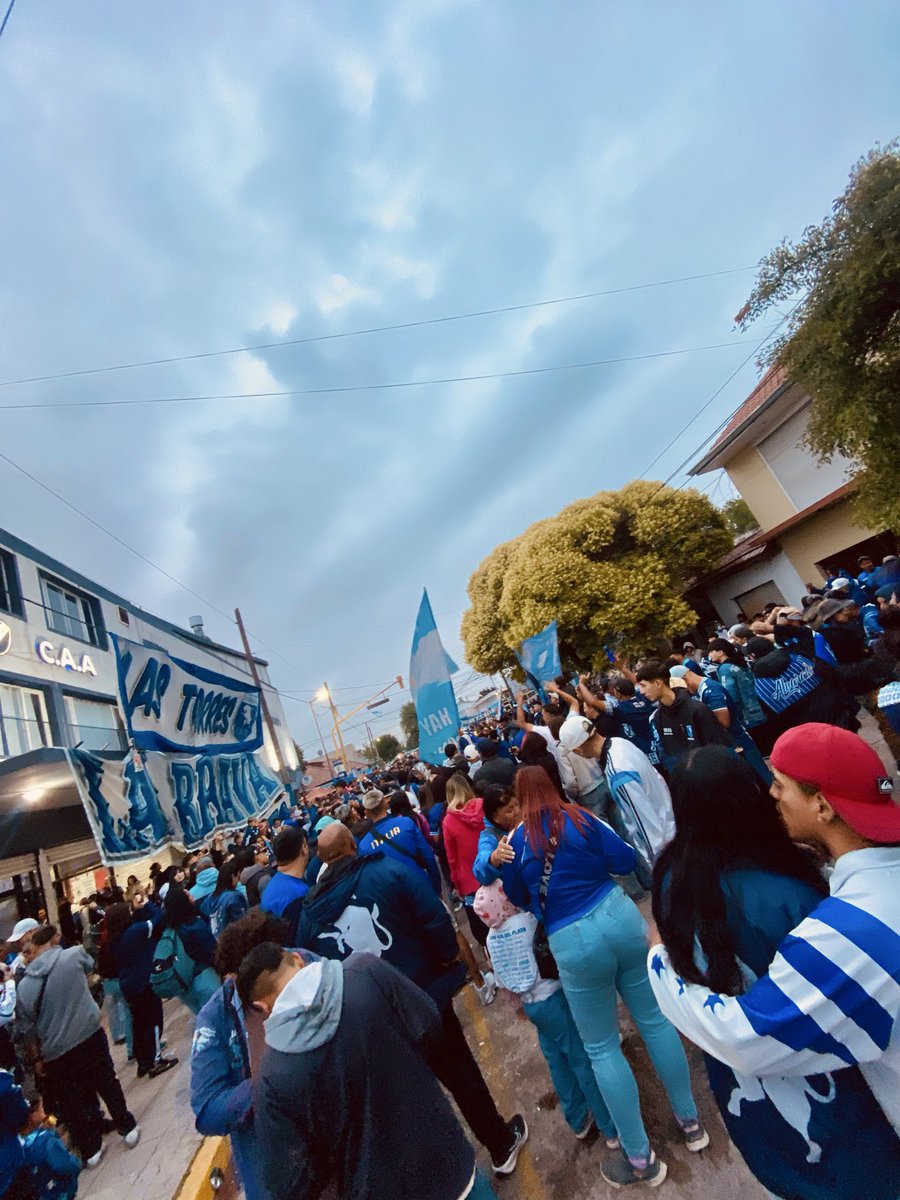 NinjadeAlvarado's tweet photo. Feliz día a todos estos locos hermosos ! Este amor no entiende de categorías 💙🤍 https://t.co/GmP7OrycN4