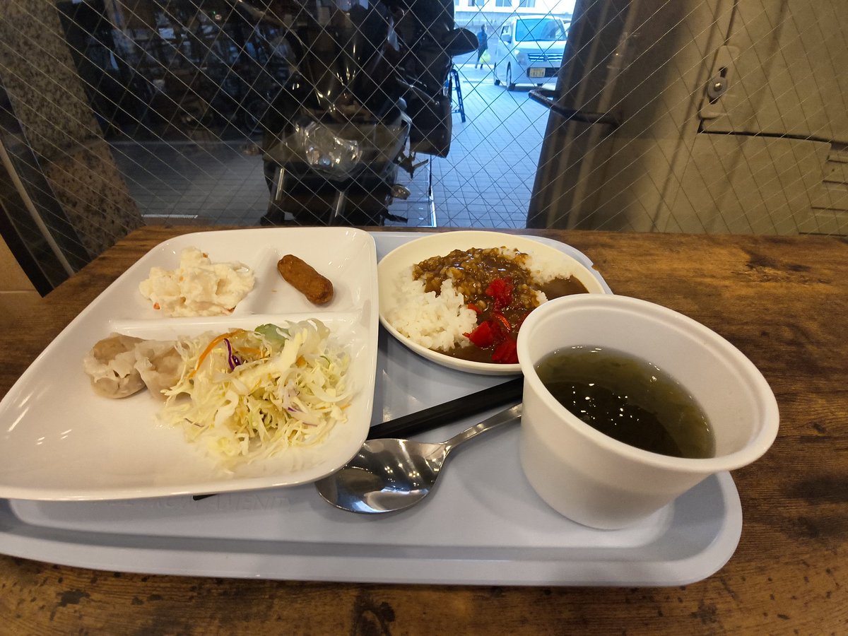 shikao07's tweet photo. 昨日飲み過ぎたから控えめの朝飯 https://t.co/d69ktXad5H