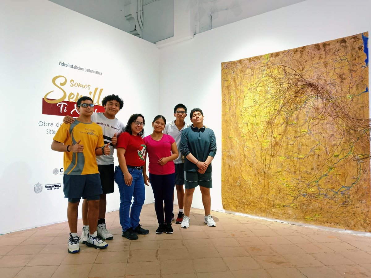 ExCBetlehemita's tweet photo. Te invitamos a recorrer 𝙎𝙤𝙢𝙤𝙨 𝙎𝙚𝙢𝙞𝙡𝙡𝙖 | 𝙏𝙞 𝙓𝙞𝙣𝙖𝙘𝙝𝙢𝙚𝙟 y a encontrarte con esas fronteras interiores que propone la obra de Guillermina Ortega (#SNCA).
Visítala, obsérvala y comparte tu mirada desde la experiencia propia.
📢Martes a domingo | 11 a 18 h. https://t.co/aC4GAiIgtX