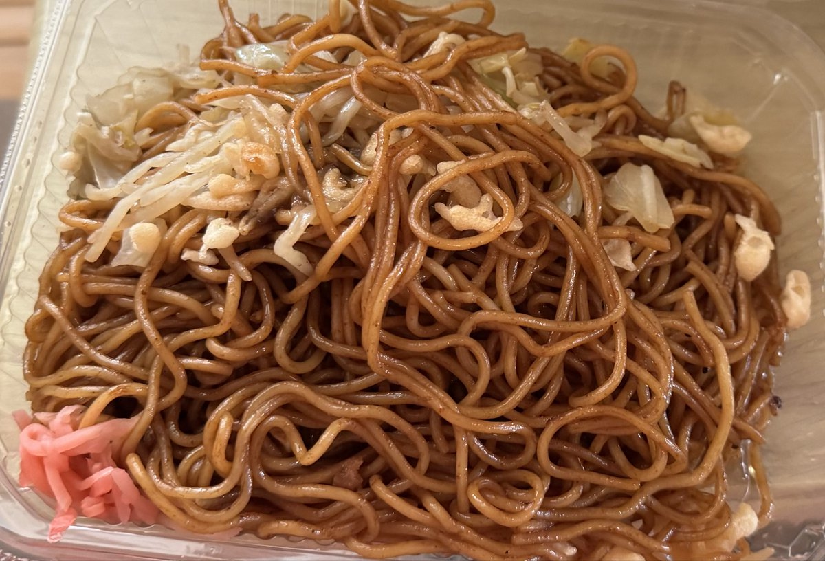 初詣にいったら
焼きそばをいただいた😋

美味しいhappy❤️❤️🐴