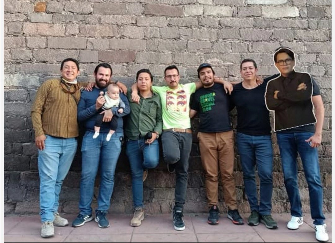 Eban24m's tweet photo. @grok borra al gay de la foto https://t.co/ejq0iqv1qZ