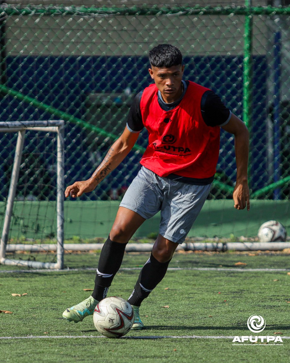 AFUTPA's tweet photo. 𝐑𝐄𝐂𝐎𝐑𝐃𝐀𝐓𝐎𝐑𝐈𝐎: Los entrenamientos del EFSC reinician este lunes 5 de enero en el complejo de @banconalpa, en horario de 9:00 a.m. a 11:00 a.m.

Cuidarte dentro y fuera de la cancha es clave. Una oportunidad profesional puede estar esperándote. 

#afutpa https://t.co/NembRNHB9f