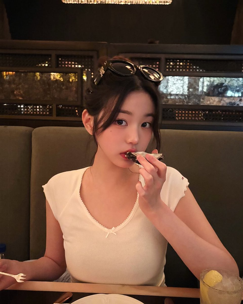 beaucutegirl's tweet image. 250225 #Wonyoung IG 
🍹🤍🥂🍳🍝 

#장원영 #JANGWONYOUNG