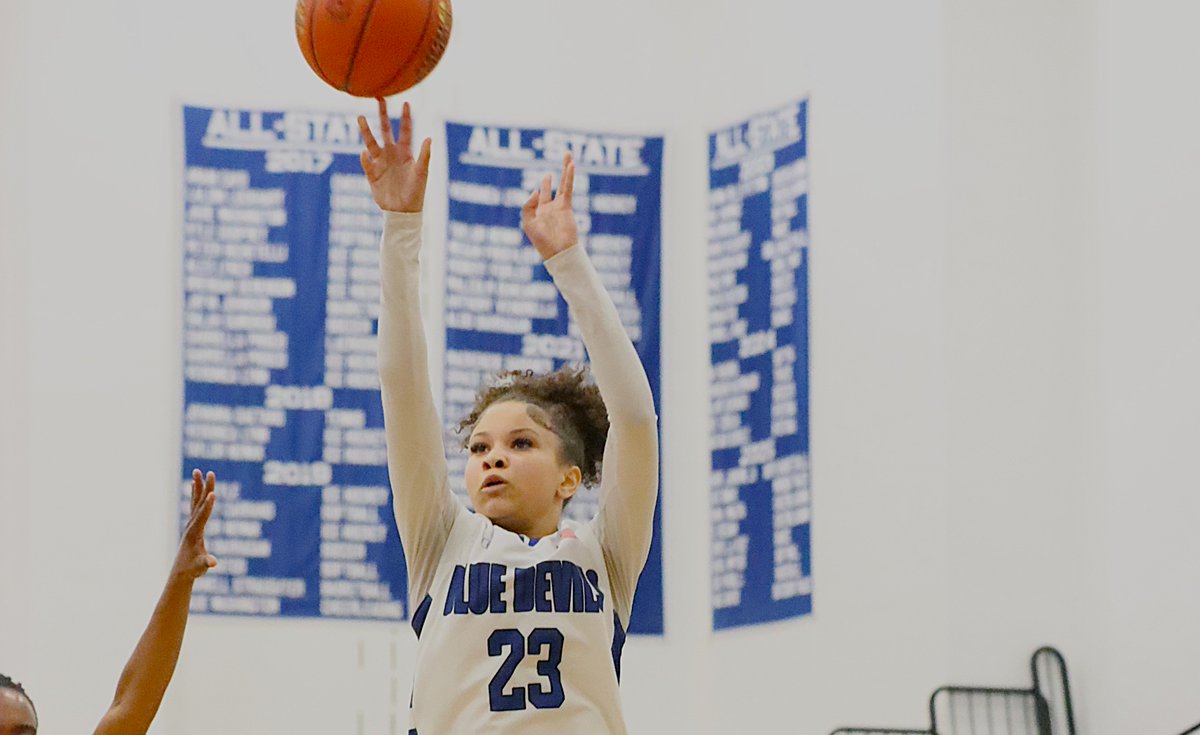 BlueDevilPhoto2's tweet image. West Haven Girls' Basketball uses a strong second half to defeat Hillhouse 55-44.  @CoachMorrell1 @SCCcommissioner @ciacsports