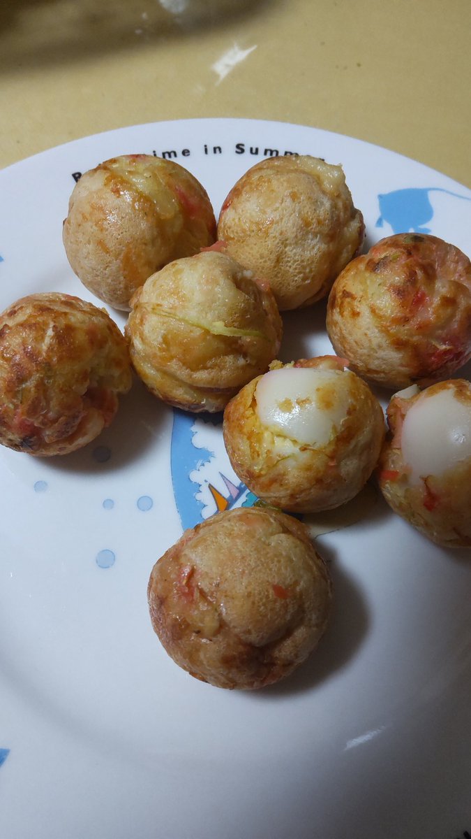 khikari's tweet photo. 昨日の夜はタコパしたよ🐙
サカモトさんが提案してたうずらの卵入れてみた🥚
やさしい味でなかなか美味しい😋
#GGチャンネル https://t.co/msFJFOuugA
