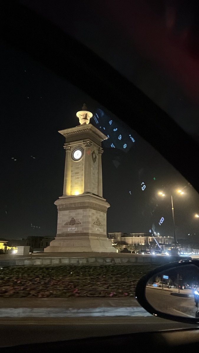 qilli23's tweet image. الليل والوقت توأمٍ ما يفارق
كلٍ يعلّمني صبرٍ ثقيل

أمشي على دربٍ تعبني وشارق
وأحسب ثواني عمري المستحيل