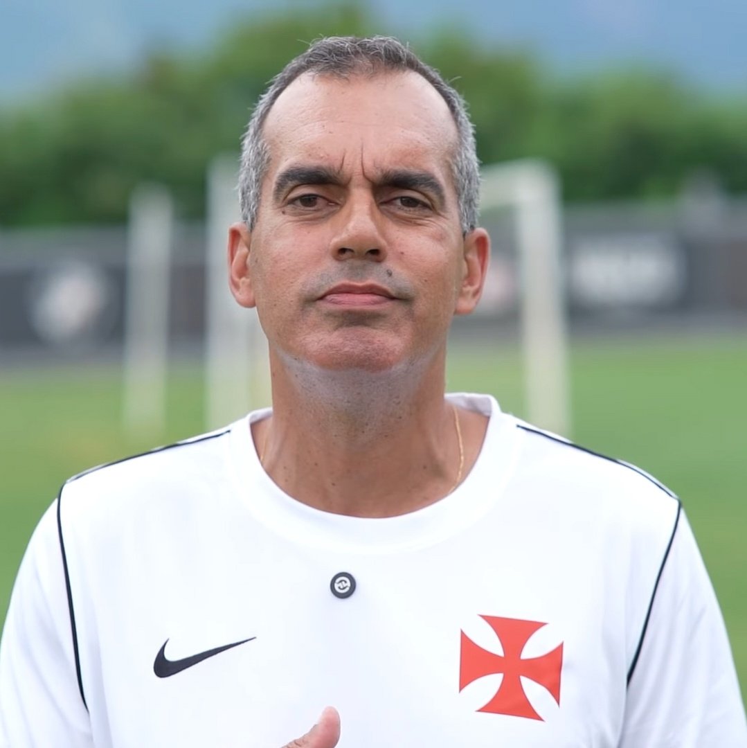 newscolina's tweet image. As camisas de treino dos jogadores e os uniformes da comissão técnica são provisórios.

A informação foi confirmada junto ao clube.