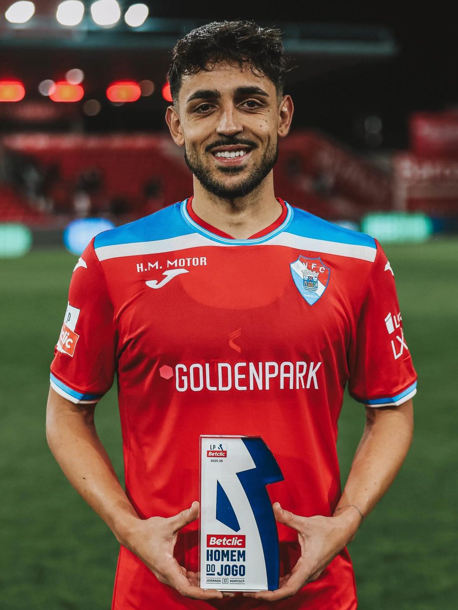 O mérito de quem nunca se rende.

Luís Esteves saiu do Sporting ao chegar aos sub-19. Após 1 ano no Feirense, saltou para o Braga para encerrar formação. Na passagem para sénior não ficou no clube.

Rumou à Sanjoanense do Campeonato de Portugal e chamou à atenção do Vitória. ⬇️