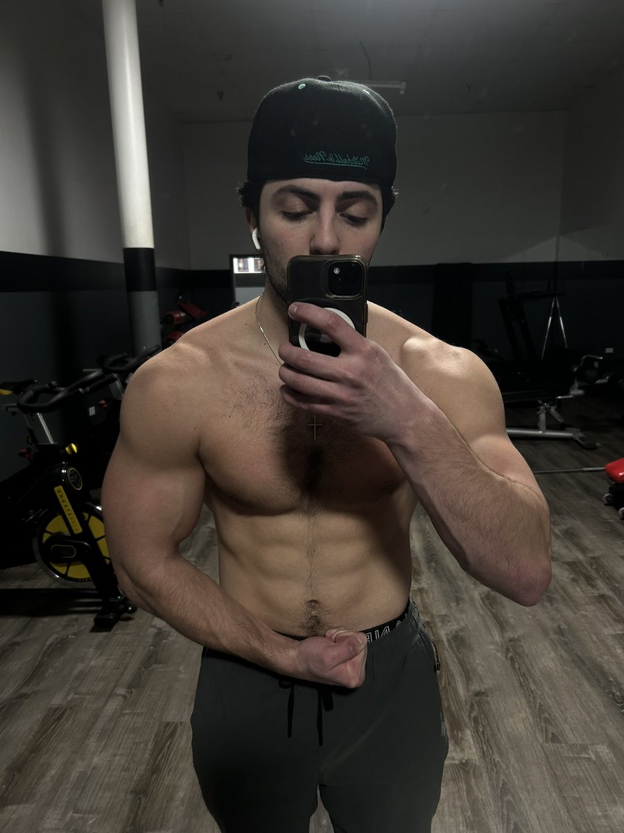 RealMasterDrake's tweet image. Boulder shoulders😮‍💨