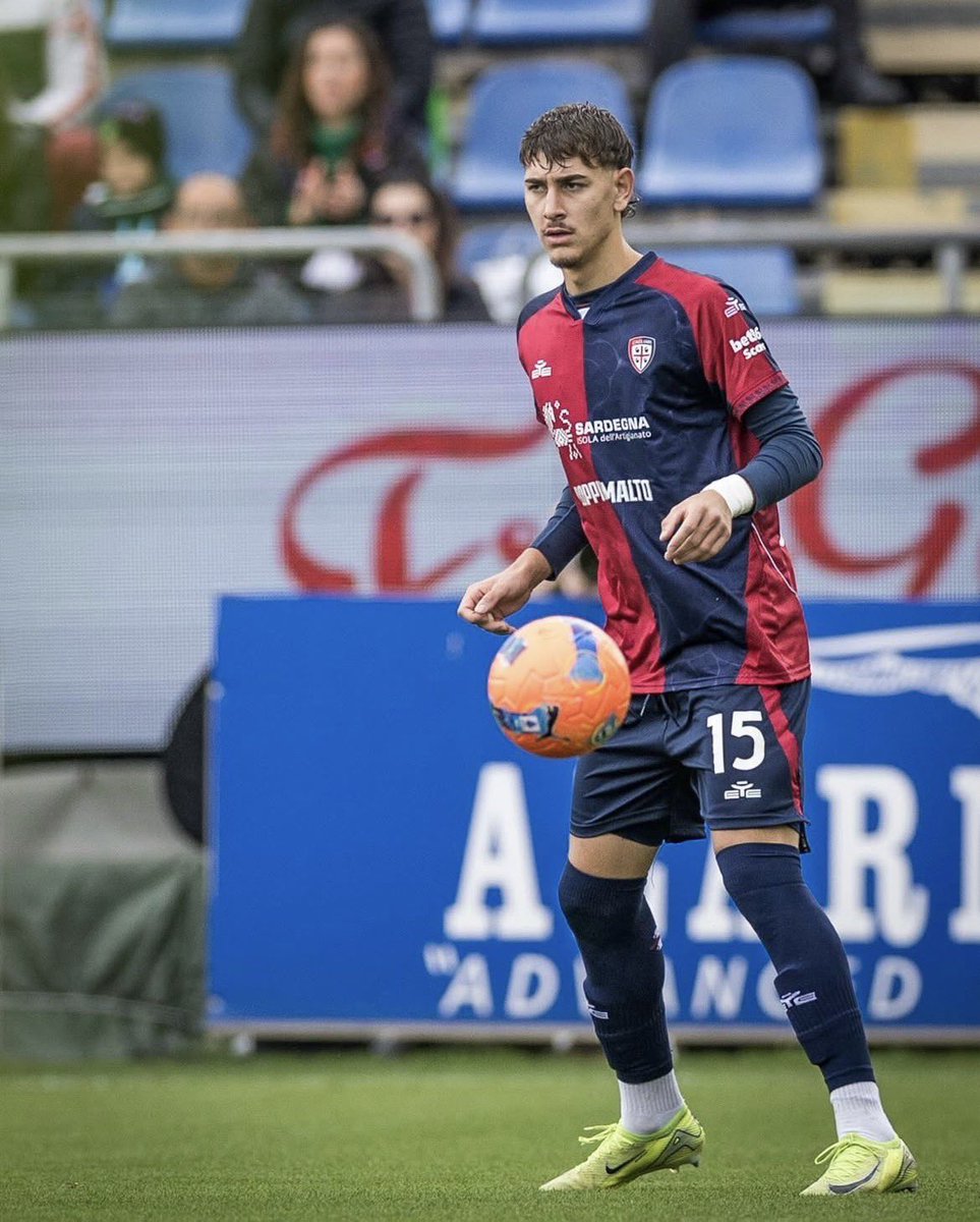 💎 Juan Rodríguez [2005] fue titular y jugó todo el partido para el Cagliari ante el Milan.

Más allá de la derrota 1-0, el zaguero volvió a ser un buen partido y se sigue afianzando en la Serie A. Lleva 5 titularidades consecutivas. 

Enormes condiciones y proyección.