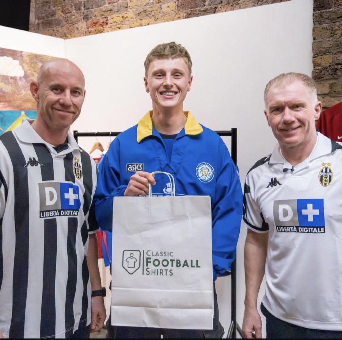 Paul Scholes and Nicky Butt in iconic 98/99 Juventus kits (<a href="/juvefcdotcom/">JuveFC</a> )