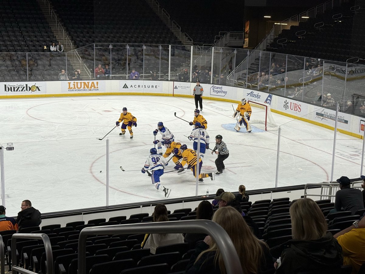 EricMiller313's tweet photo. Checking out @MinnStMHockey in Palm Springs! #hornsup https://t.co/IDNE3wyUlb