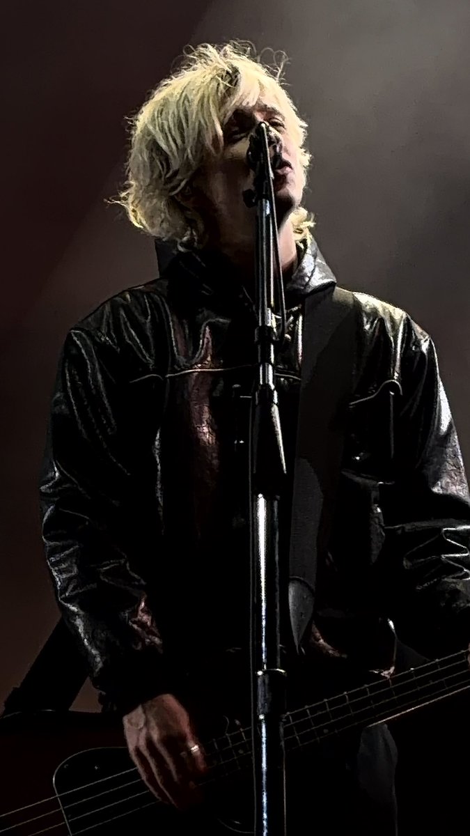 wtf is #RobertKeatingWeek ? no complaints tho