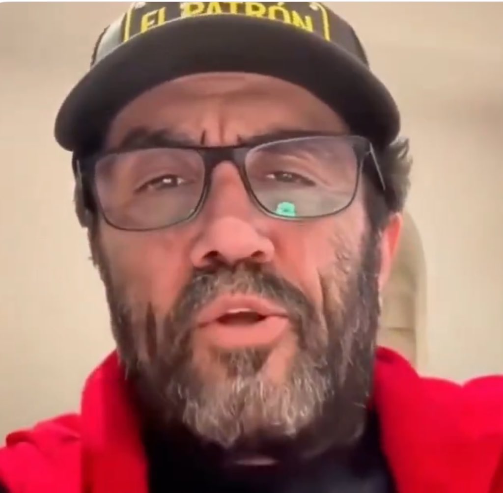 metropolmedya_'s tweet image. Bedri Usta’nın restoran çatı katının projeye aykırı şekilde açık alana çevrildiği, ruhsat, yangın merdiveni ve itfaiye izni olmadığı iddia edildi. Pergola uygulamalarının mevzuata aykırı olduğu, yasaklı bütangazlı ısıtıcı kullanıldığı ve belediyenin duruma göz yumduğu öne…