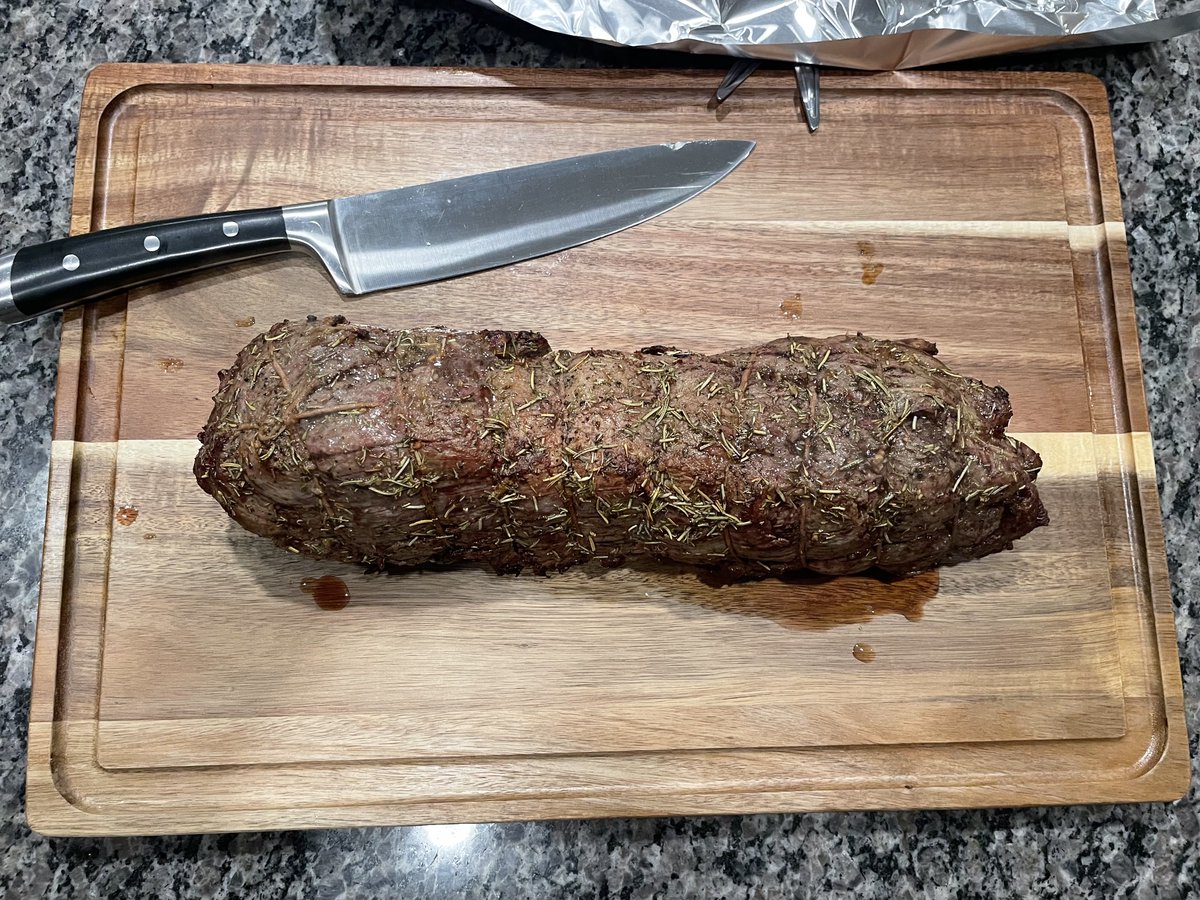 MaplesTony's tweet image. Finally celebrating Christmas with the family tonight. The Beef tenderloin is done! 🤤