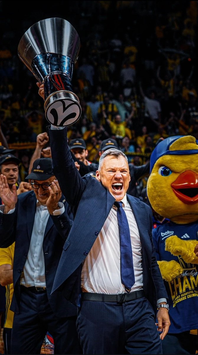 NBA’den geldiği ilk sezonda gevşek Amerikalılara şu savunmayı yaptırmak… harbiden çok büyük koçsun hocam Obrayı da geçeceksin