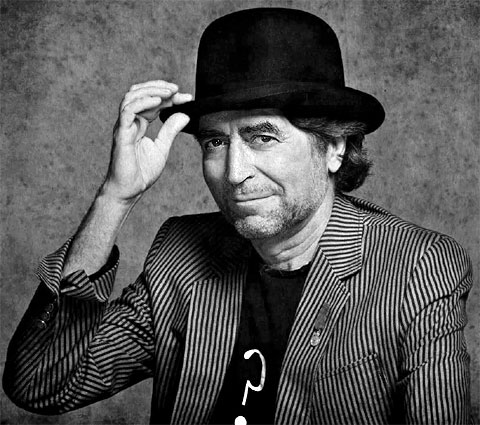 "Que el corazón no se pase de moda
Que los otoños te doren la piel
Que cada noche, sea noche de bodas
Que no se ponga la luna de miel" 

"Noches de boda", Joaquín Sabina.