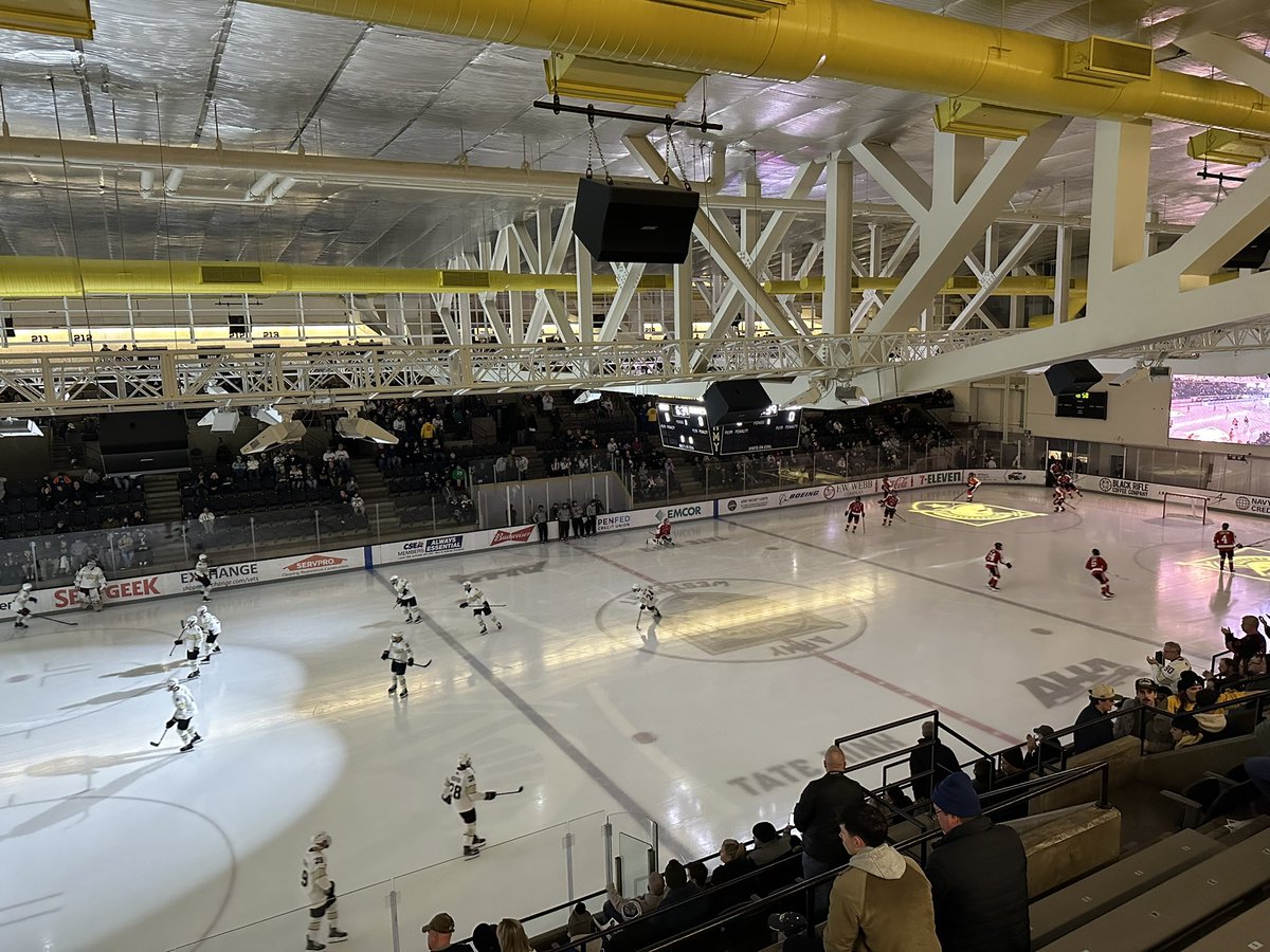 REPORTING LIVE FROM THE WEST POINT BOY AQUARIUM, ITS TIME FOR HUSKY HOCKEY
