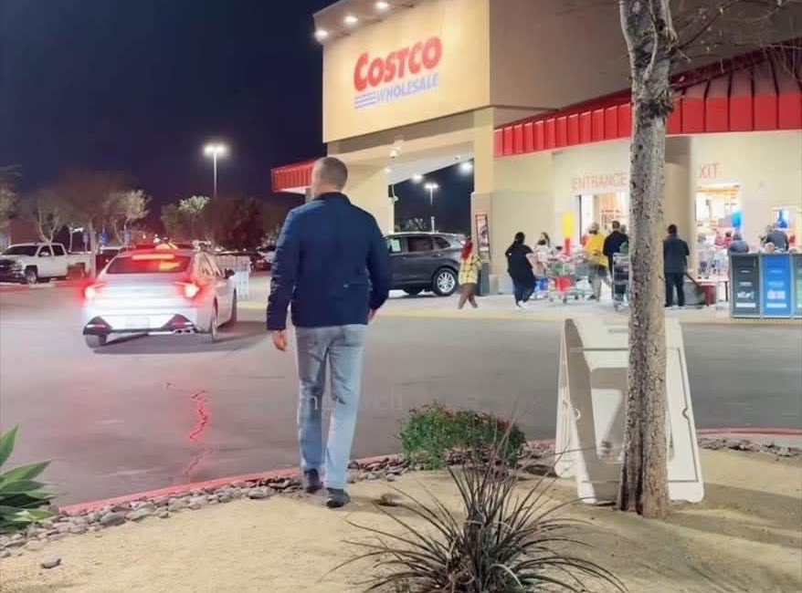 Thrilla the Gorilla tweet media