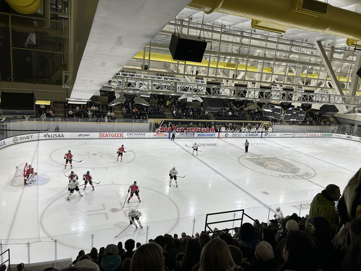 CoachGRU's tweet photo. Not a bad seat in the house! Go @ArmyWP_Hockey ! #PackedHouse 🇺🇸🏒 https://t.co/SjWSFD36mi