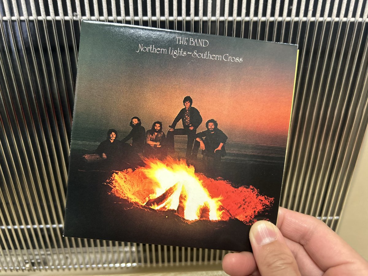 CDでザ•バンドの南十字星をかけながら珈琲を。好きな詩を拾い読みし