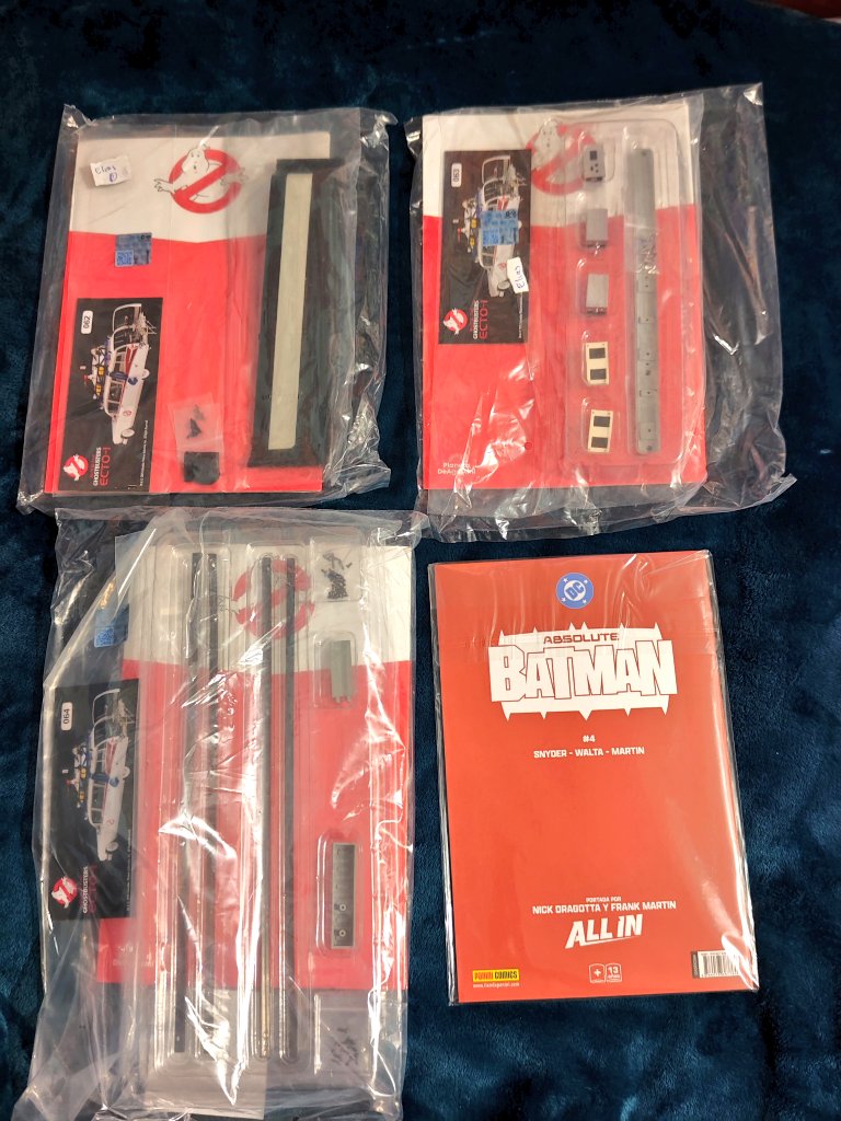 Viernes de comics #toñolandcomics <a href="/PaniniComicsMx/">Panini Cómics México</a>