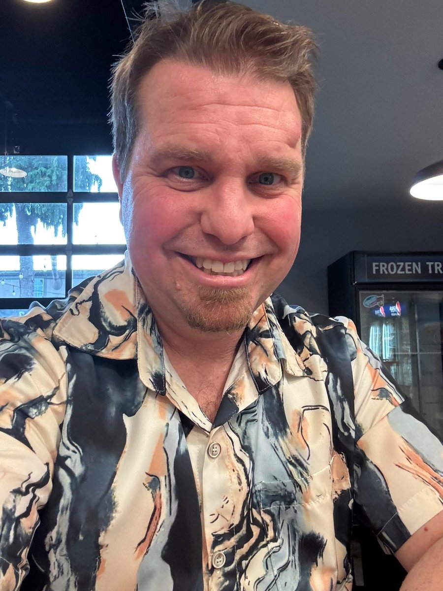 Hawk_In_Oregon's tweet photo. It’s #AlohaFriday! No work till Monday! https://t.co/btQZ2OhJqV