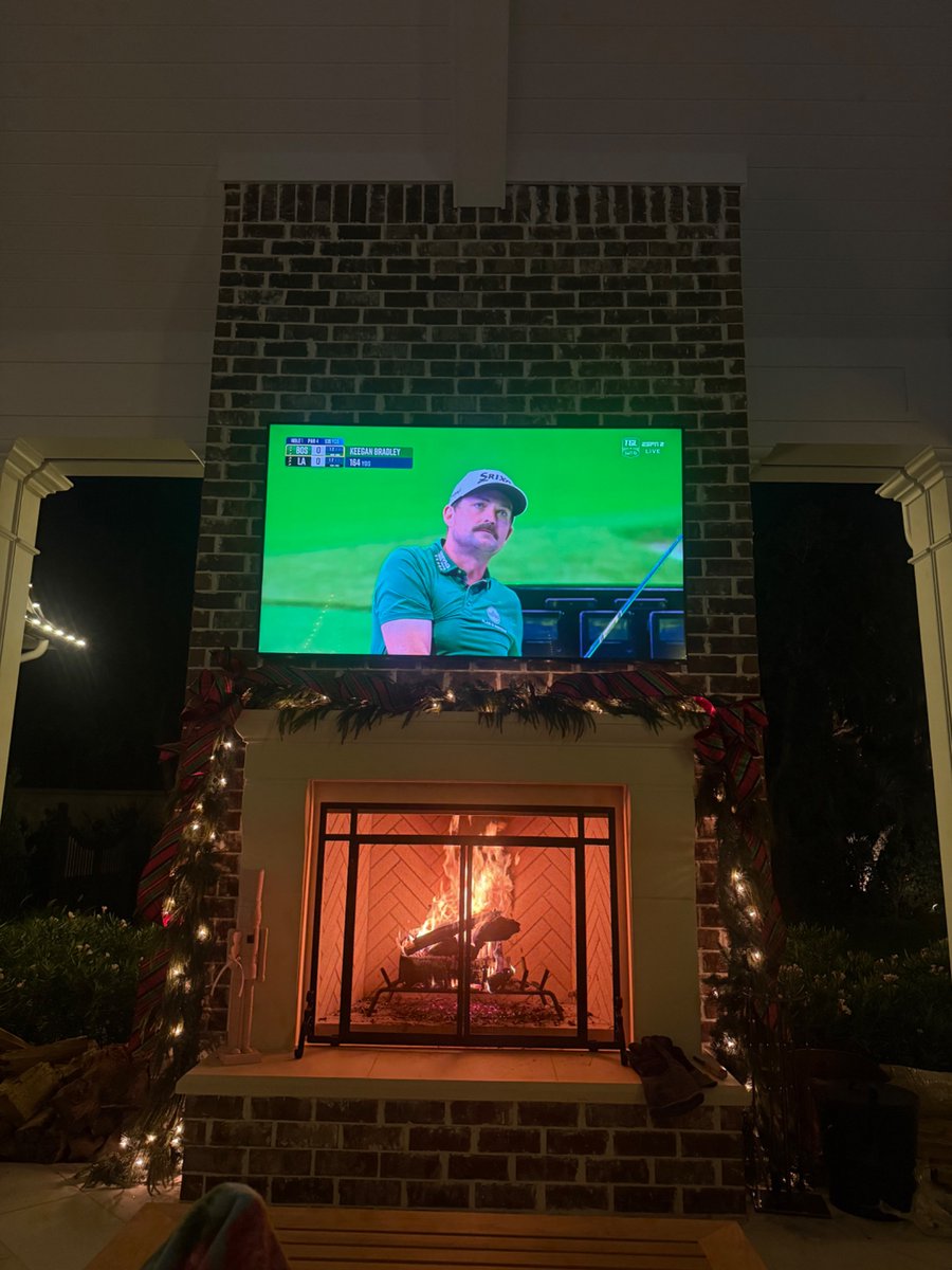 BillyHo_Golf's tweet photo. Nice night to watch @TGL by the fire. @espn https://t.co/5jpKKFnEFW