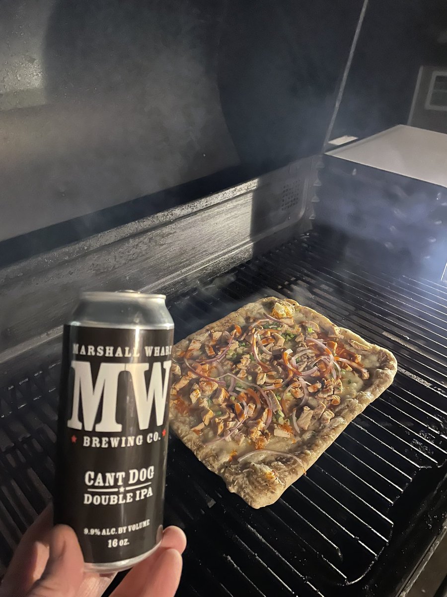 Happy Friday People…..
#BuffaloChickenPizza
#MarshallWharfBrewingCo
#GrilledPizza