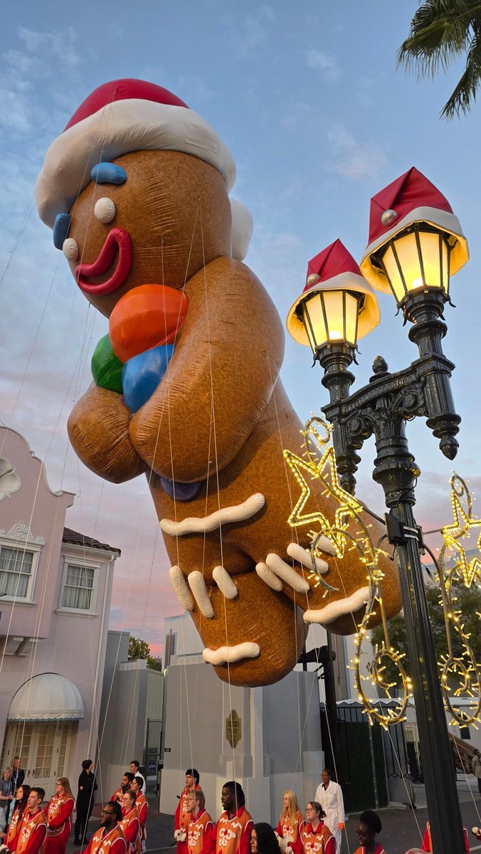 Coastercrew's tweet image. I'd like his candy buttons, please. @UniversalORL